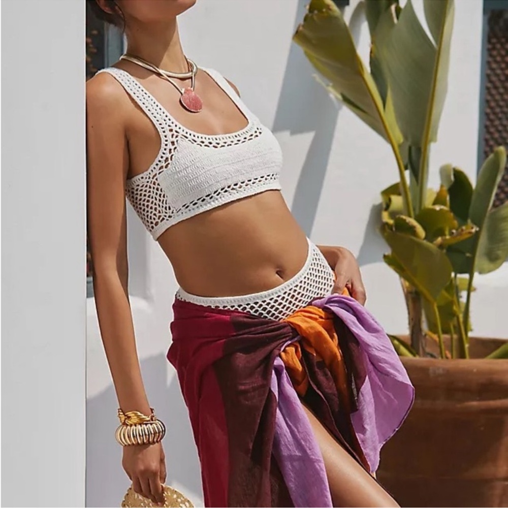 NEW BEACH RIOT elliot top